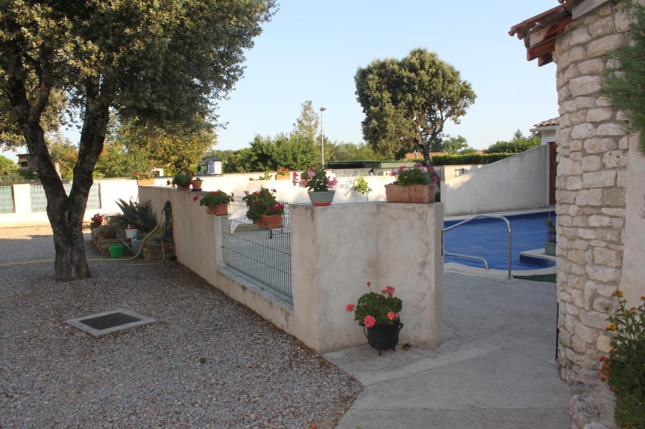 Les Jarres Bleues Apartment Grillon Bagian luar foto